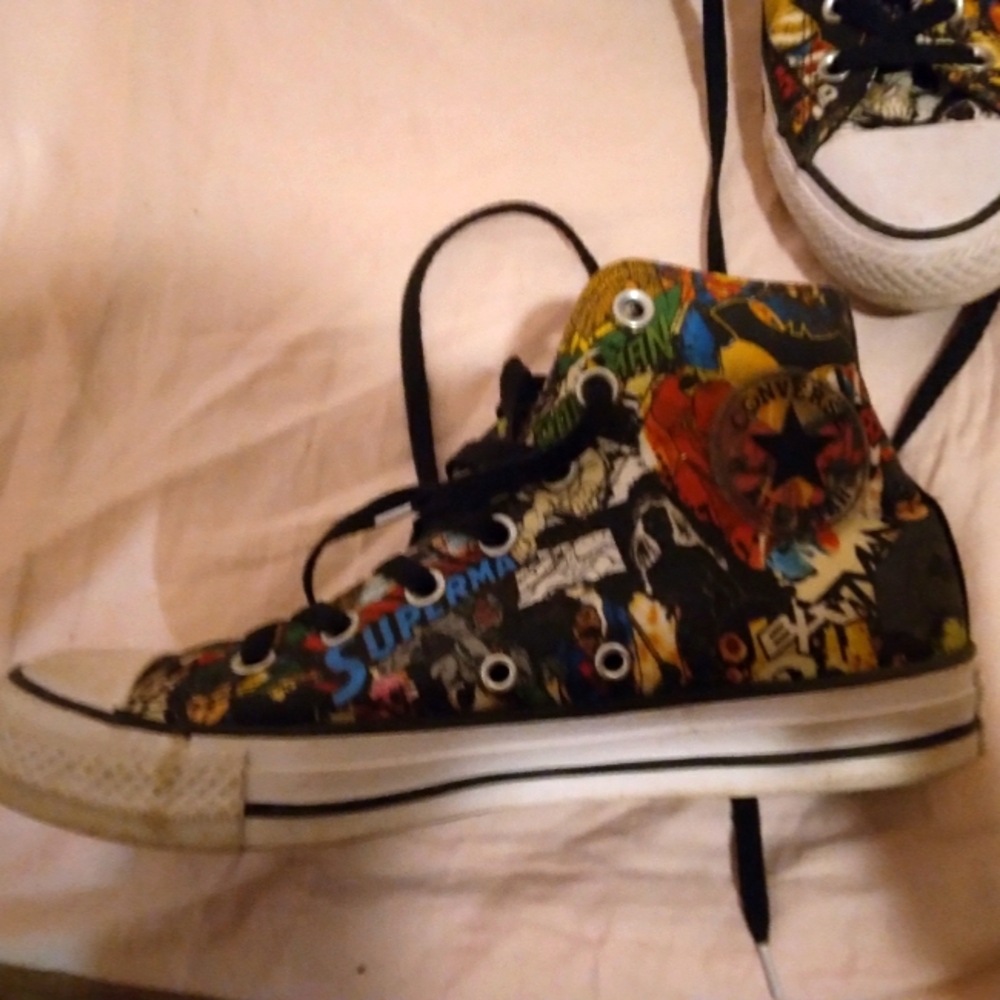Size 8 womens size 6 mens converse tennis shoes